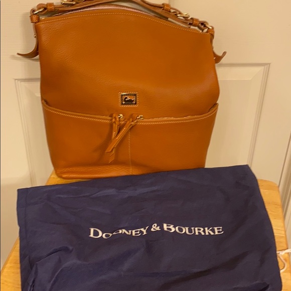 Dooney & Bourke Handbags - Dooney & Bourke MD Zipper Pocket Purse!